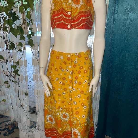 Vintage, two piece, terry cloth and one of a kind🌞 - Picture 2 of 9